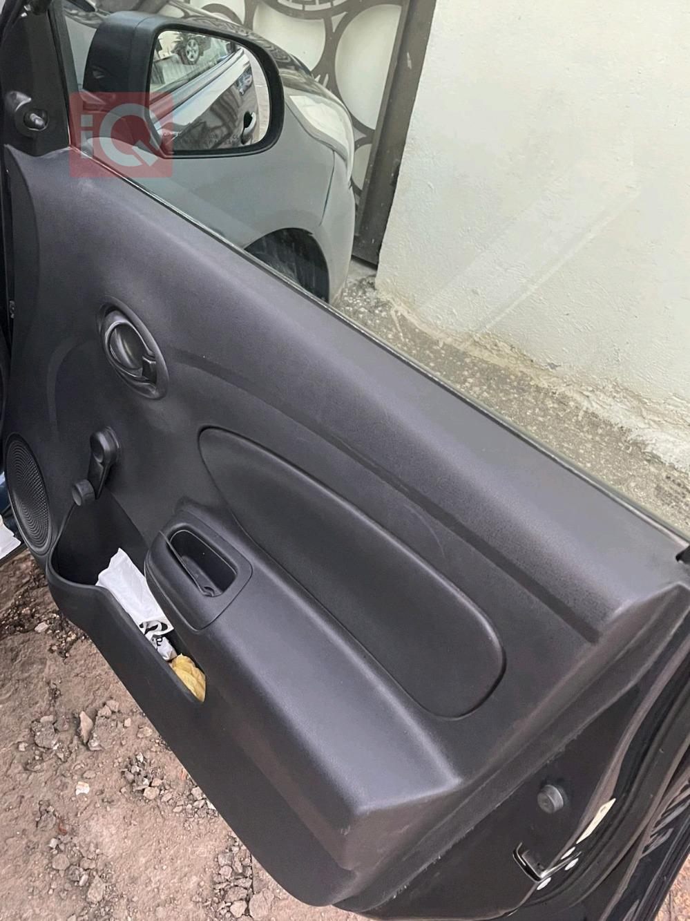 نيسان فيرسا